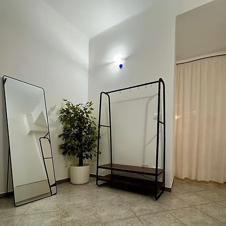 Apartment Stylish & Colorful Open Space - Sleeps 5 *