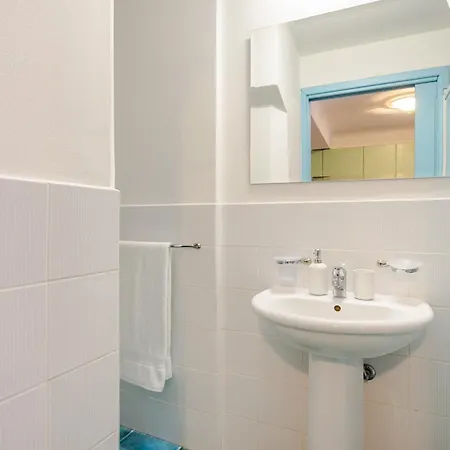 Stylish & Colorful Open Space - Sleeps 5 * Manarola