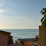 Stylish & Colorful Open Space - Sleeps 5 * Μαναρόλα