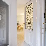 Stylish & Colorful Open Space - Sleeps 5 Apartament