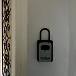 Διαμέρισμα Stylish & Colorful Open Space - Sleeps 5