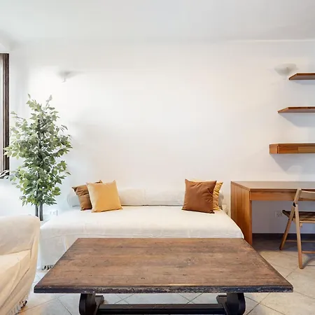 Διαμέρισμα Stylish & Colorful Open Space - Sleeps 5 *