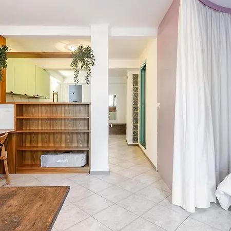 Stylish & Colorful Open Space - Sleeps 5 Apartman Manarola