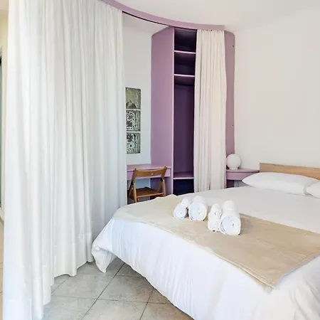 Apartman Stylish & Colorful Open Space - Sleeps 5