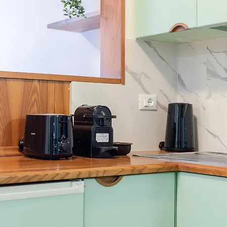 Stylish & Colorful Open Space - Sleeps 5 Apartman