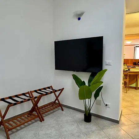 Apartman Stylish & Colorful Open Space - Sleeps 5 Manarola