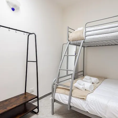 Apartman Stylish & Colorful Open Space - Sleeps 5