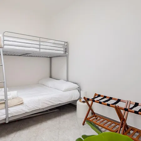 Apartman Stylish & Colorful Open Space - Sleeps 5 *