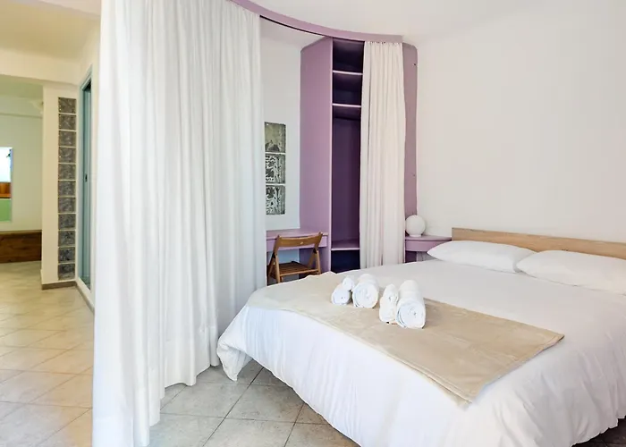 Apartman Stylish & Colorful Open Space - Sleeps 5