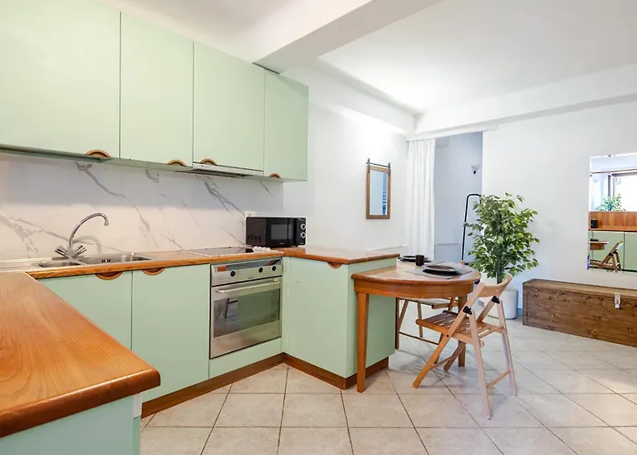Stylish & Colorful Open Space - Sleeps 5 *