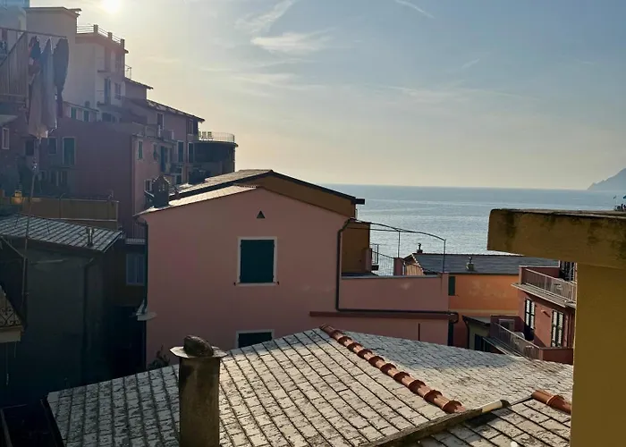 Stylish & Colorful Open Space - Sleeps 5 * Manarola
