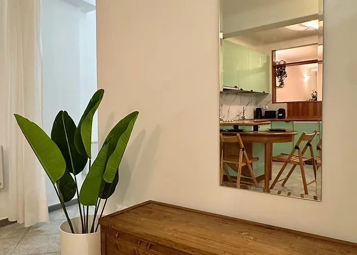 Apartman Stylish & Colorful Open Space - Sleeps 5 *