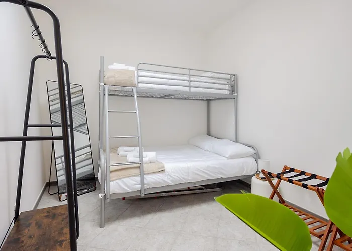 Stylish & Colorful Open Space - Sleeps 5 Apartman