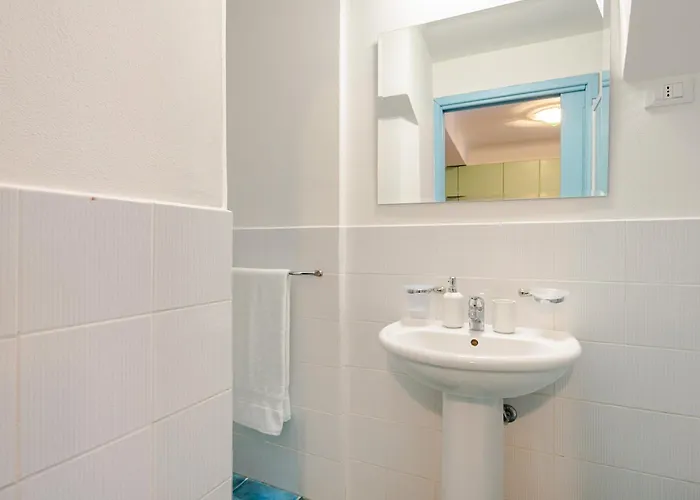 Stylish & Colorful Open Space - Sleeps 5 * Manarola