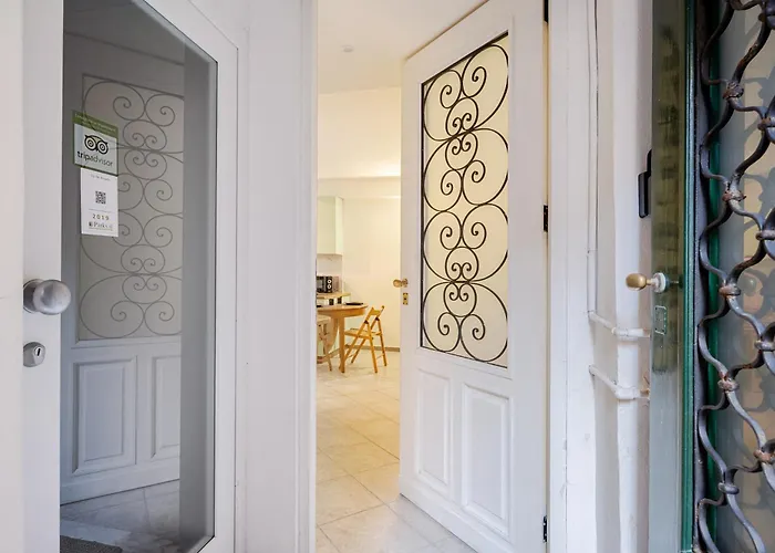 Stylish & Colorful Open Space - Sleeps 5 Apartman